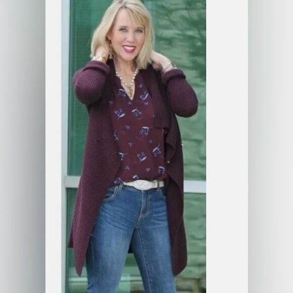 Cabi burgundy bouquet blouse size XS - Picture 1 of 10